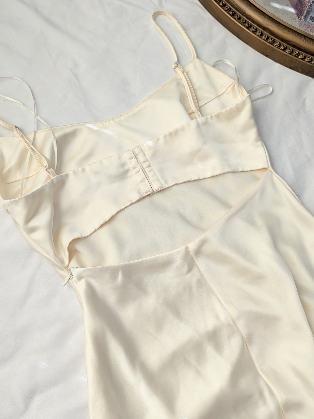 Beautiful Jason Wu cream maxi dress featuring a stunning open-back design - Picture 4 of 10